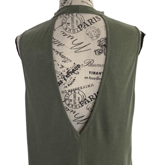 Forever, 21 Blouse open back sleeveless olive green slit hem women’s Medium - Picture 10 of 11